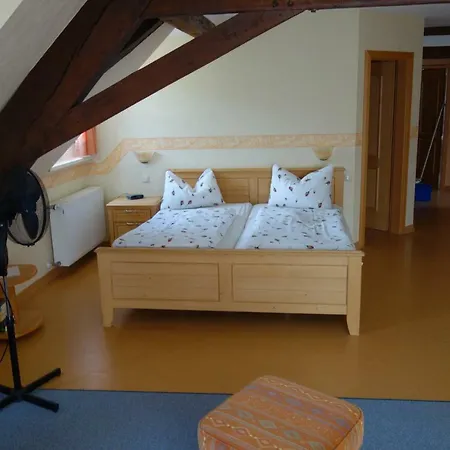 Ferienhaus Zur Alten Burg Loesenich Apartamento Lösnich