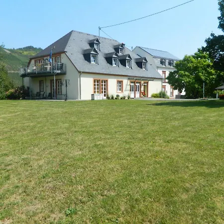 Ferienhaus Zur Alten Burg Loesenich Apartamento *